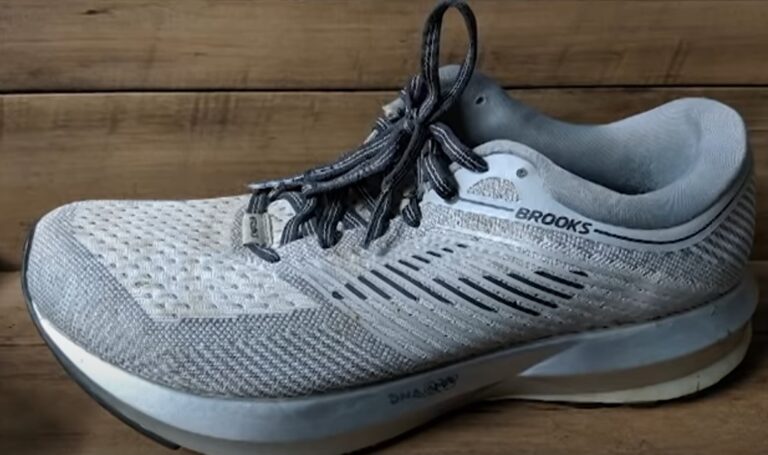 HOW TO CLEAN YOUR BROOKS RUNNING SHOES